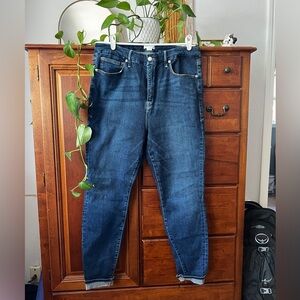 Like new Good American high waisted jeans!
